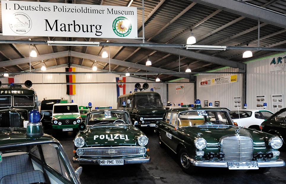 Blick in den Ausstellungsraum des 1. Deutschen Polizeioldtimermuseums