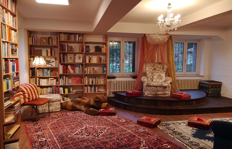 Blick in den Märchenraum der Phantastischen Bibliothek Wetzlar